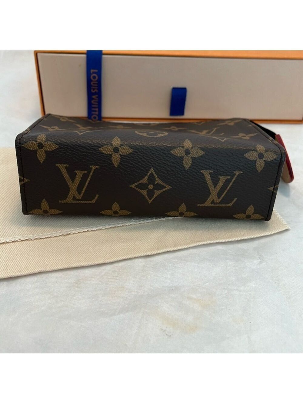 Louis Vuitton Monogram Toiletry 15 - Picture 7 of 13
